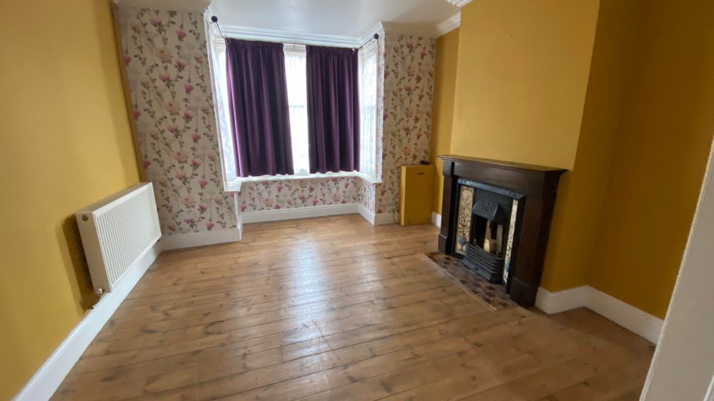 Property photo 3 of 10 Living Room