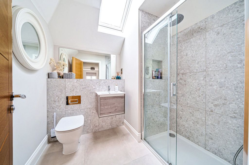 Additional image 8 of 5 bed detached house to rentPembers Farm Avenue, Fair Oak, Eastleigh, Hampshire SO50