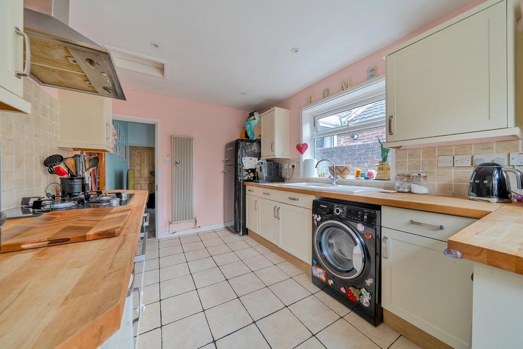 Property photo 2 of 17 1356562-14-68cc2636B67B2.Jpg