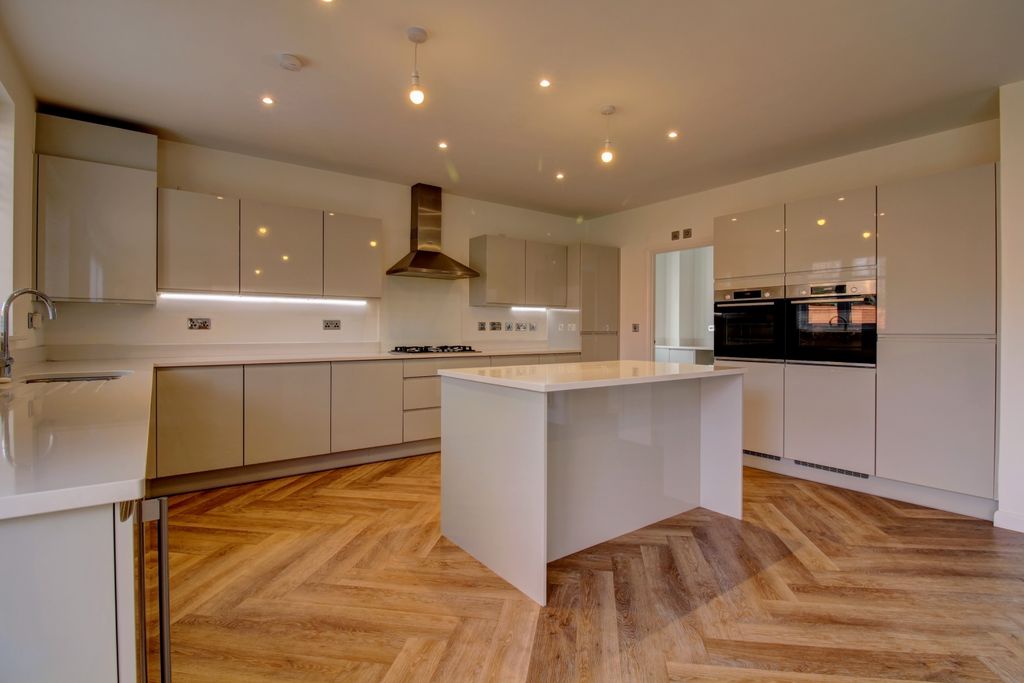 Property photo 2 of 18 Kitchen-Diner - Seymour Green - Matt Clinton Ewemo