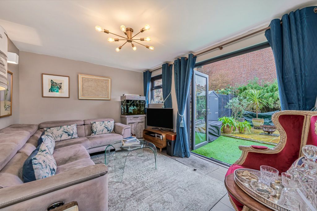 Property photo 1 of 17 Picture No. 12