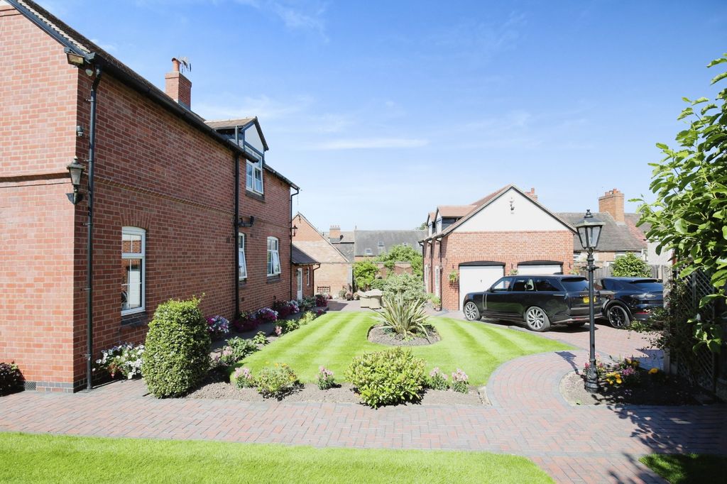 Property photo 1 of 32