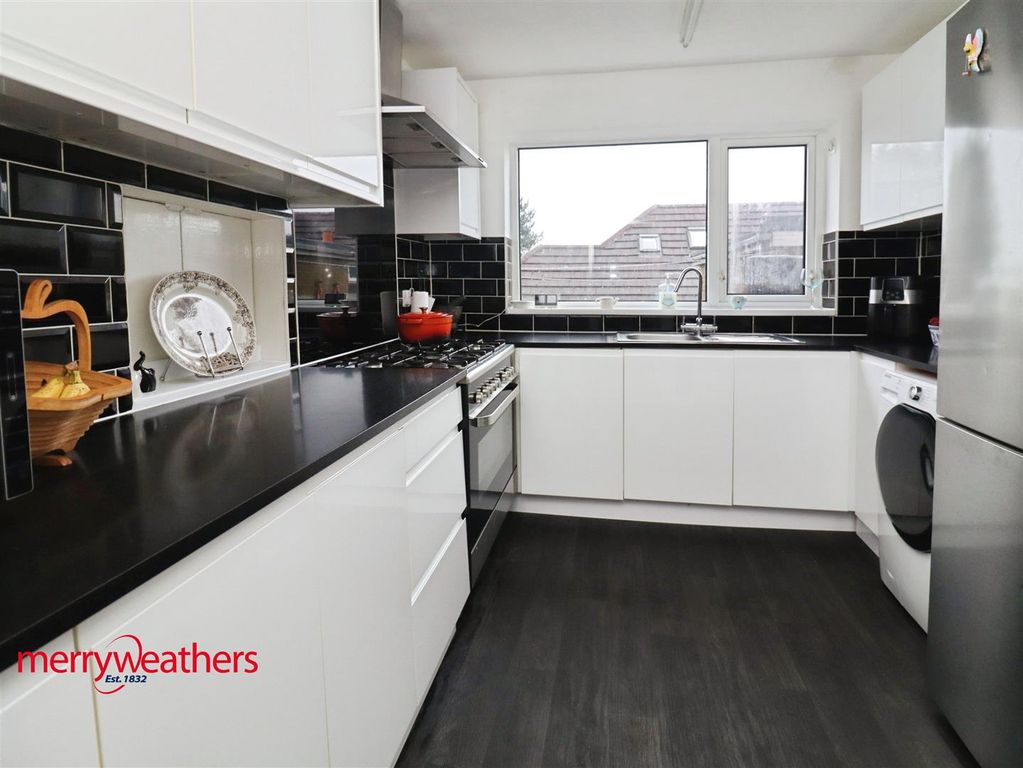 Property photo 3 of 15 Kitchen