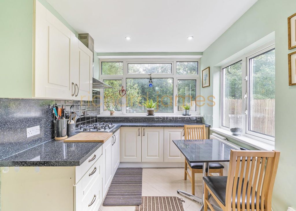 Property photo 2 of 20 221F3Bc0-8B19-45F1-Bc24-Fa600Ac4c1E7.Jpg