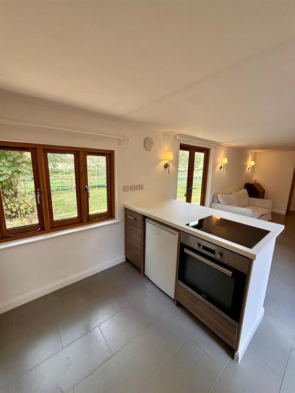 Property photo 2 of 5 Reigate Living Kitchen.Jpg