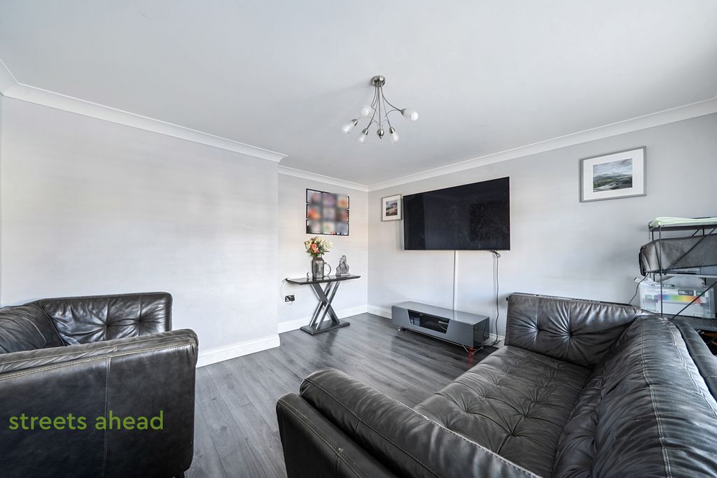 Property photo 2 of 18 B1827647-Ddce-4Ed...