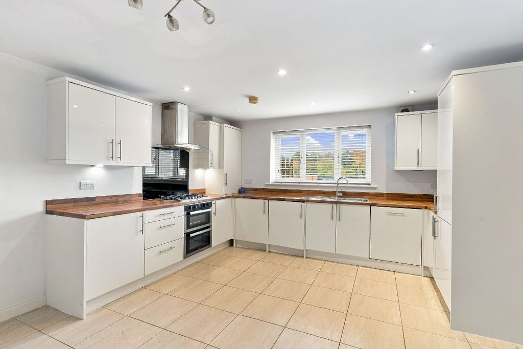 Property photo 2 of 24