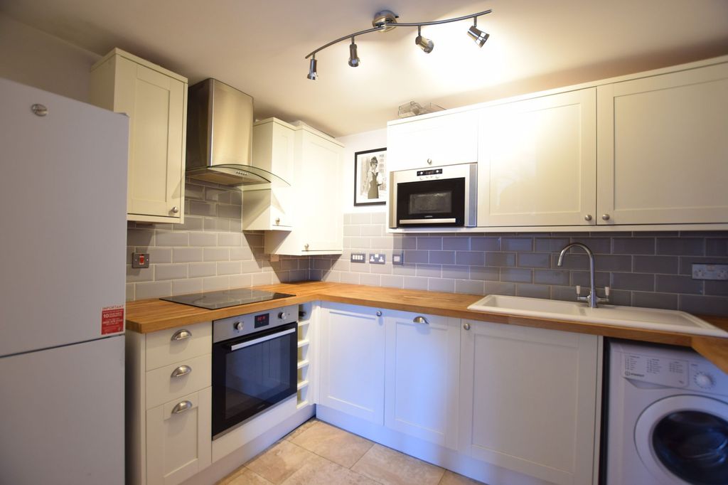 Property photo 1 of 9 Kitchen