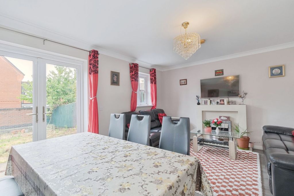 Property photo 3 of 19