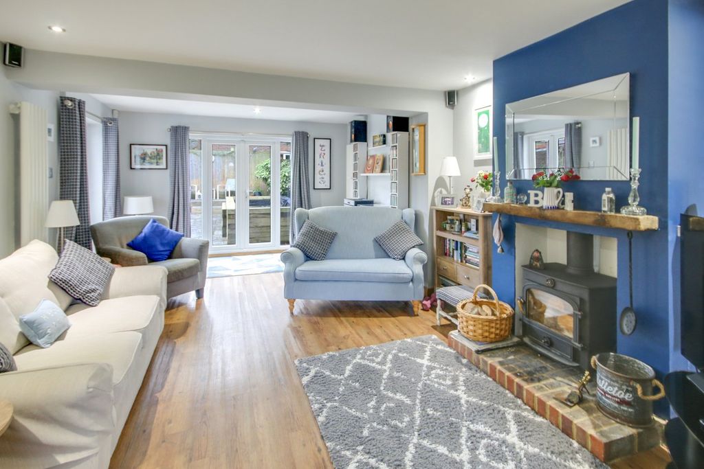 Property photo 2 of 24