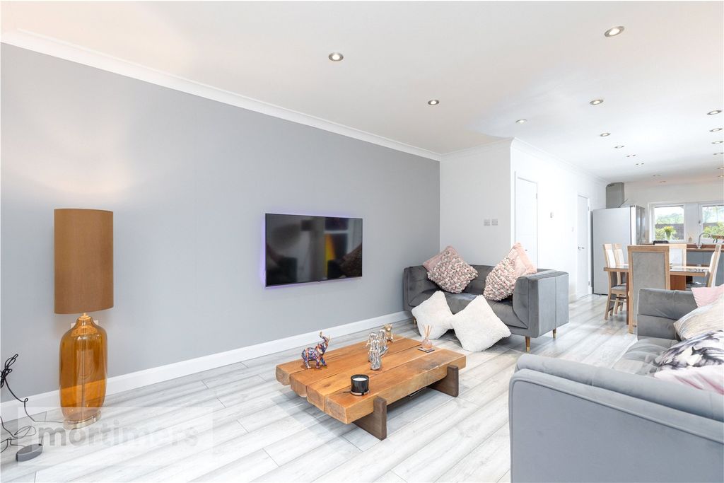 Property photo 2 of 25 Living Room