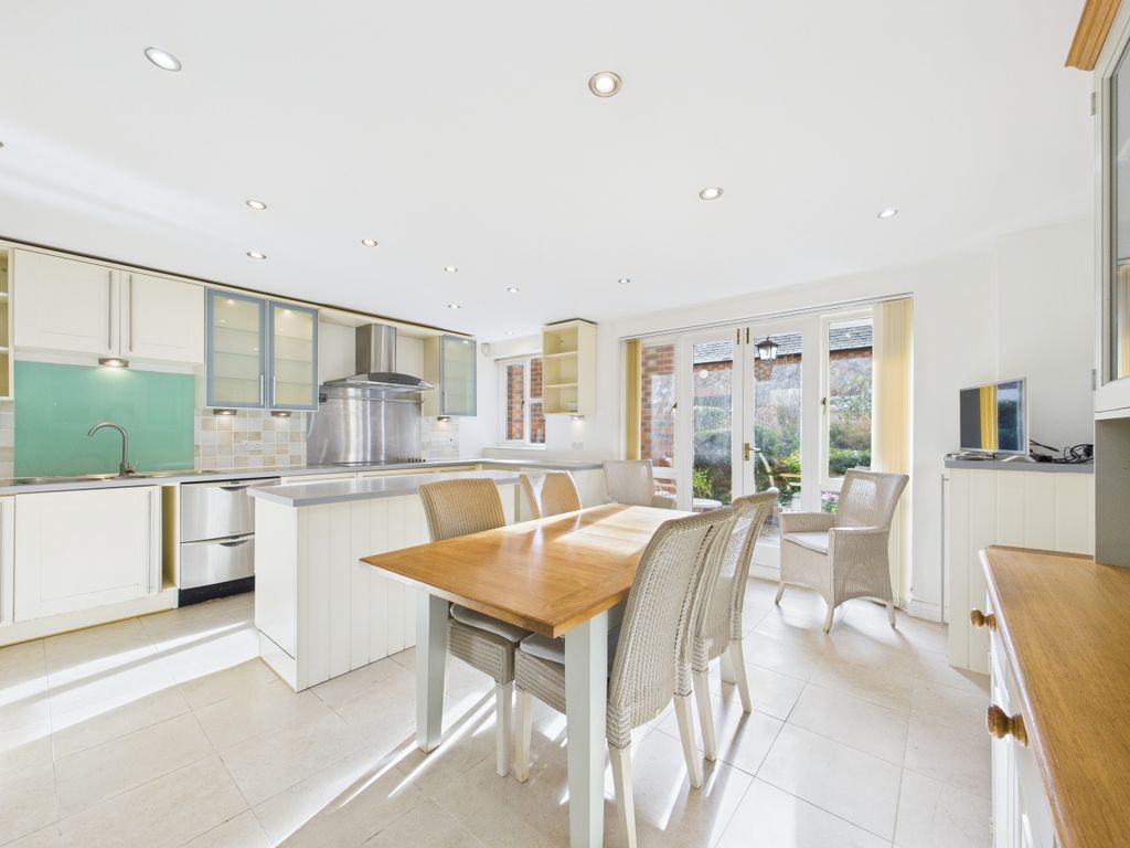 Property photo 2 of 17 Kitchen 1