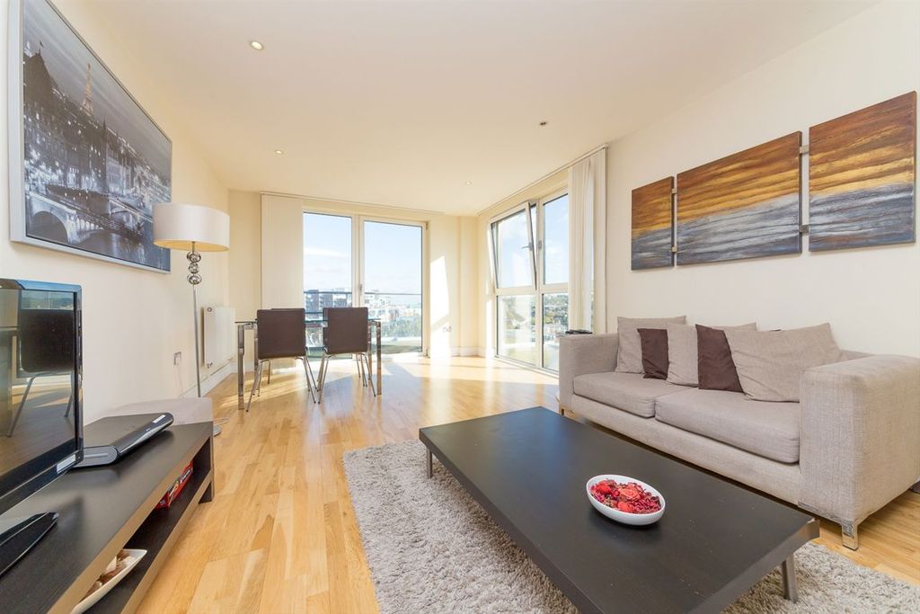 Property photo 2 of 8