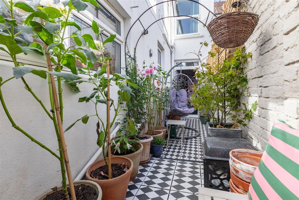 Property photo 2 of 16 Patio Garden