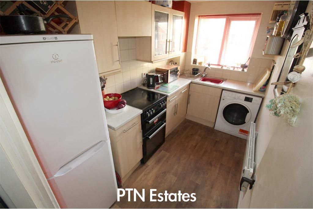 Property photo 3 of 9 Kitchen