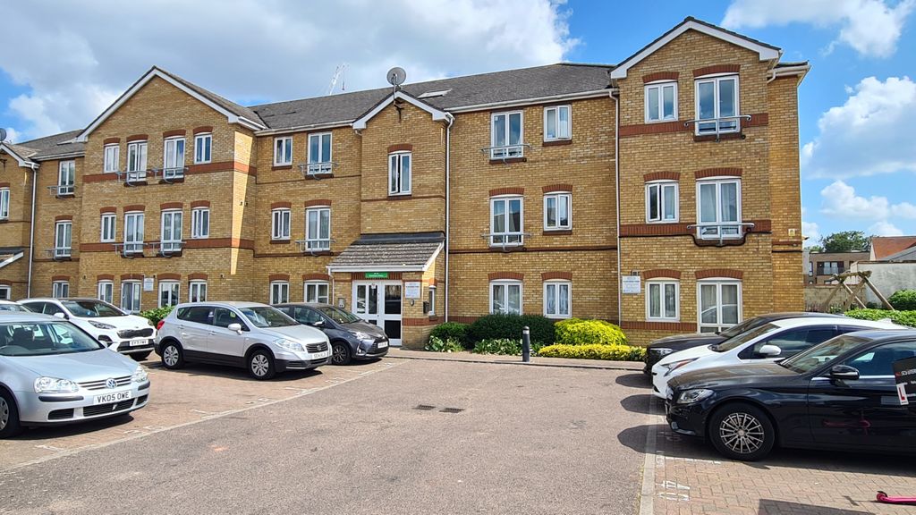 Property photo 1 of 8 An Exceptional Two Bedroom Ground Floor Apartment With A Private Terrace
