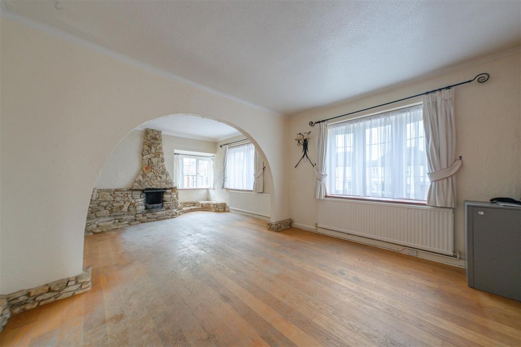 Property photo 2 of 19