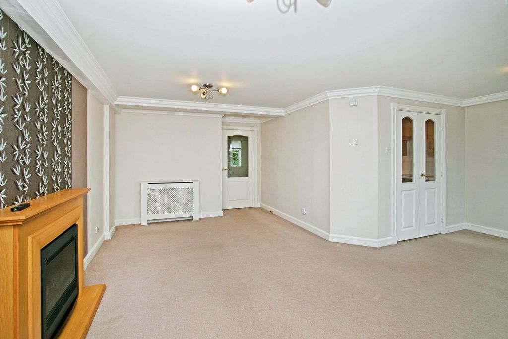 Property photo 2 of 17 Living Room