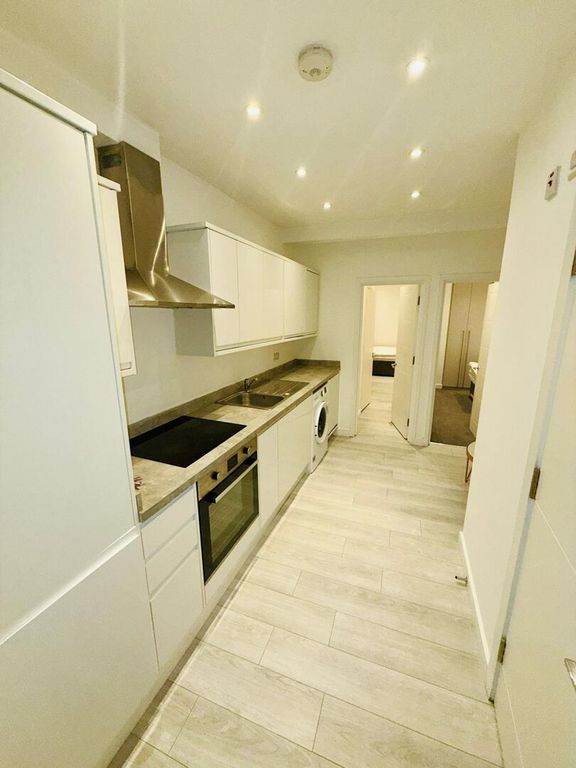 Property photo 3 of 10 Kitchen