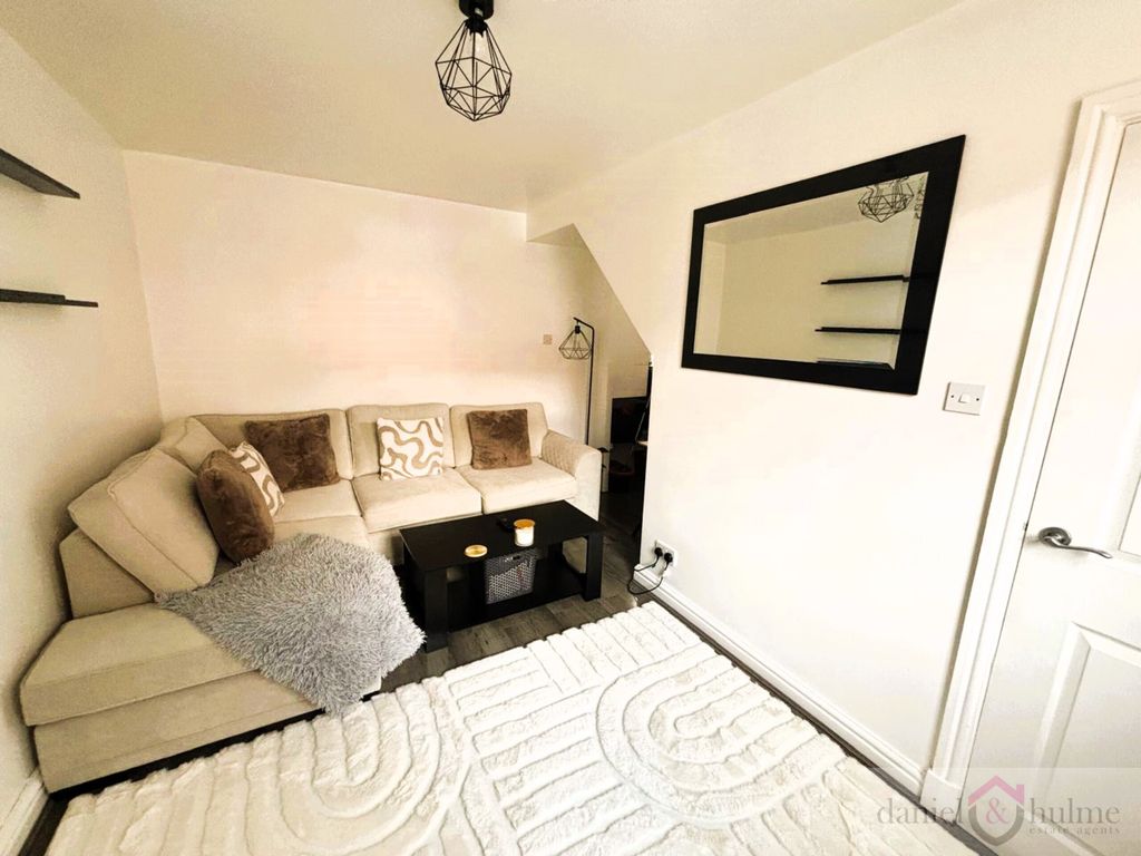 Property photo 2 of 15 6705A994-6057-42c3-8013-7Eac8194A3d7