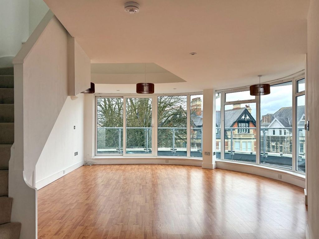 Property photo 2 of 20 Open Plan Living/Dining Room