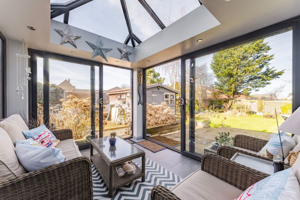 Property photo 2 of 26