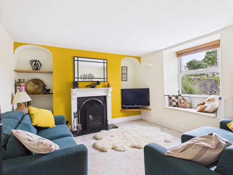 Property photo 2 of 18 Sitting Room