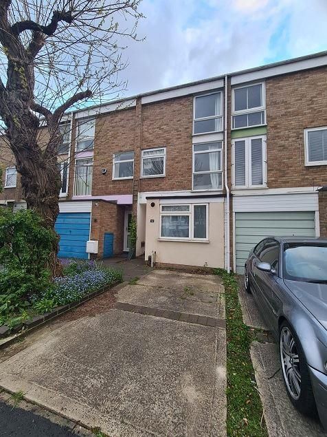 Property photo 1 of 8 External View
