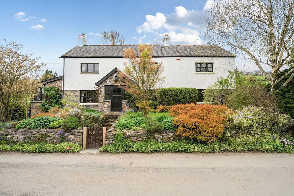 Property photo 2 of 21 1430339-38-69d78d0Bc8F19-Arw-1