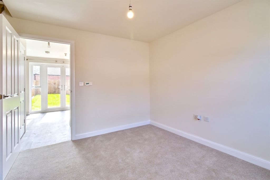 Property photo 3 of 11 Living Room