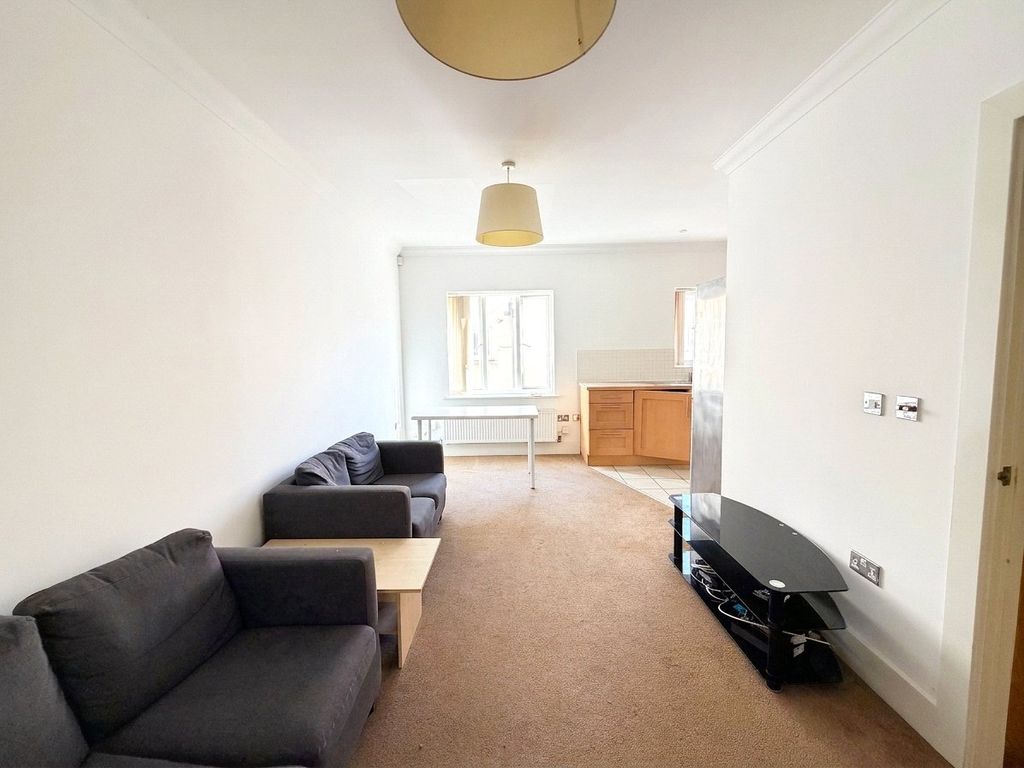Property photo 2 of 11 Picture No. 12