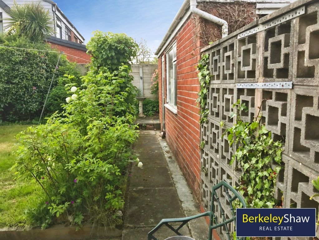 Property photo 3 of 13 Garden