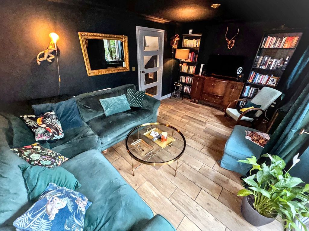 Property photo 2 of 25