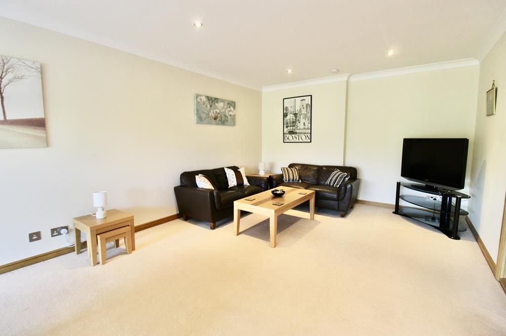 Property photo 2 of 10 Lounge