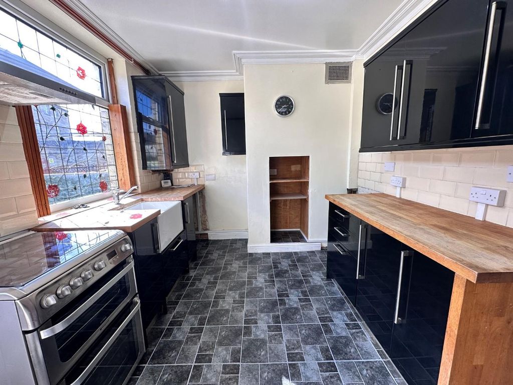 Property photo 2 of 13 Kitchen