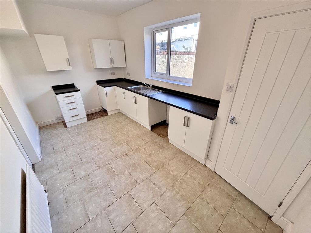 Property photo 2 of 12 Kitchen/Diner