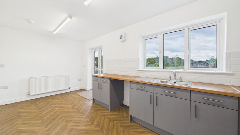 Property photo 3 of 12 5532755