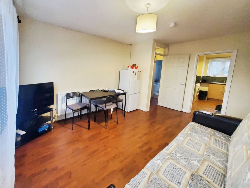 Property photo 3 of 11 03