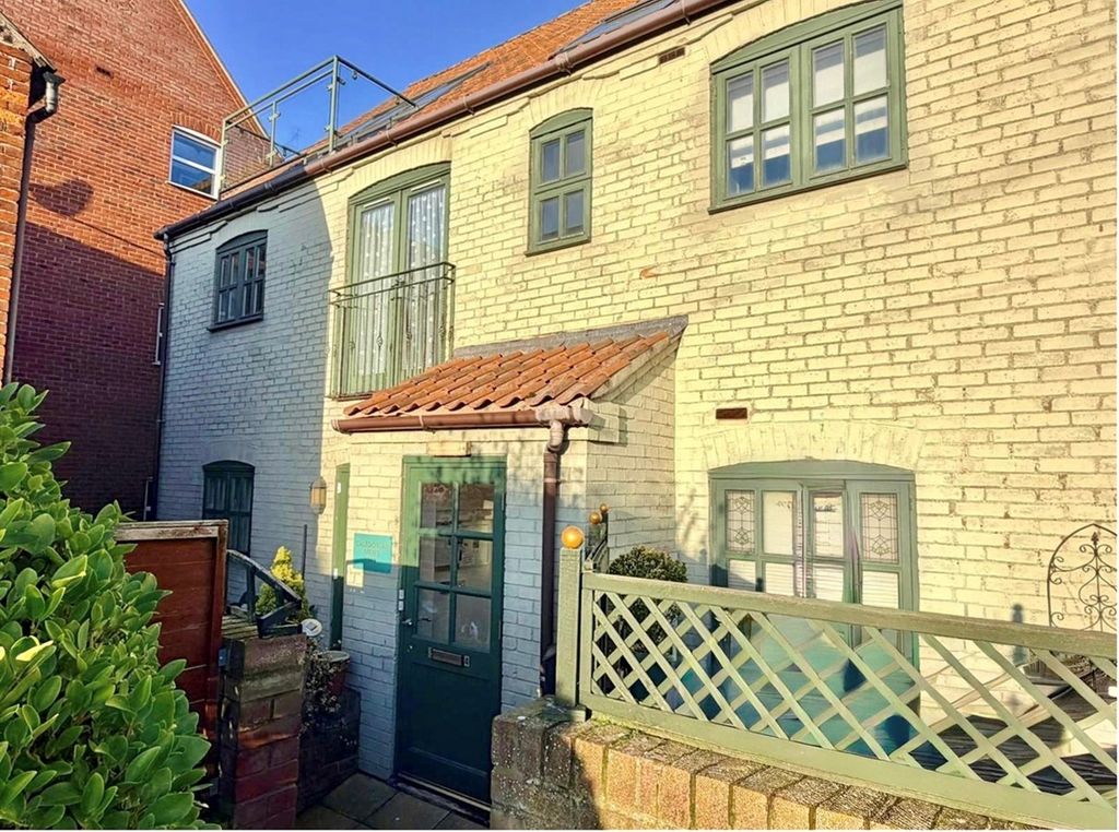 Property photo 1 of 17 Communal Entrance Door