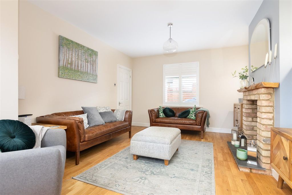 Property photo 2 of 16 47 High Street-1.Jpg
