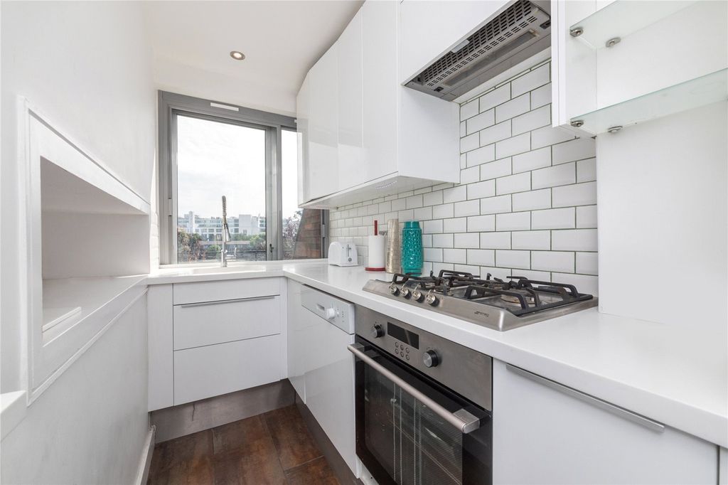 Property photo 3 of 14