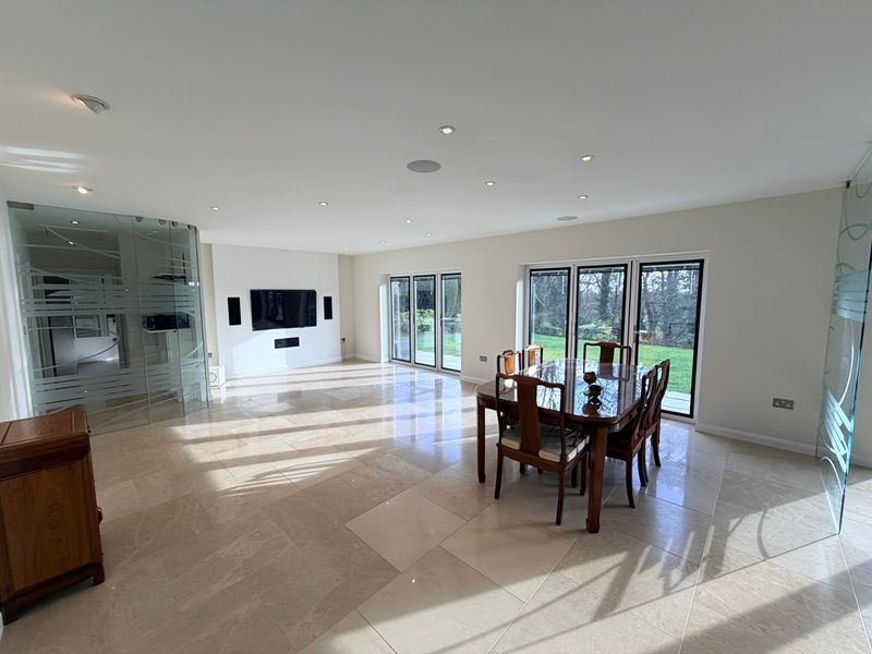 Property photo 2 of 20 Lounge