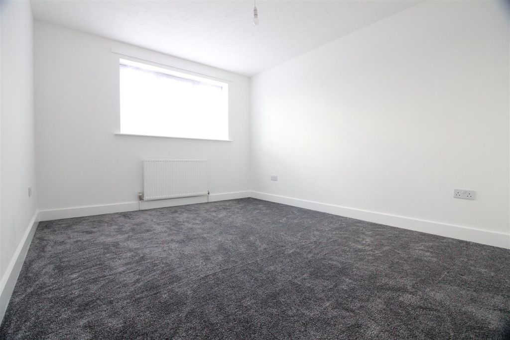Property photo 2 of 13 Bedroom