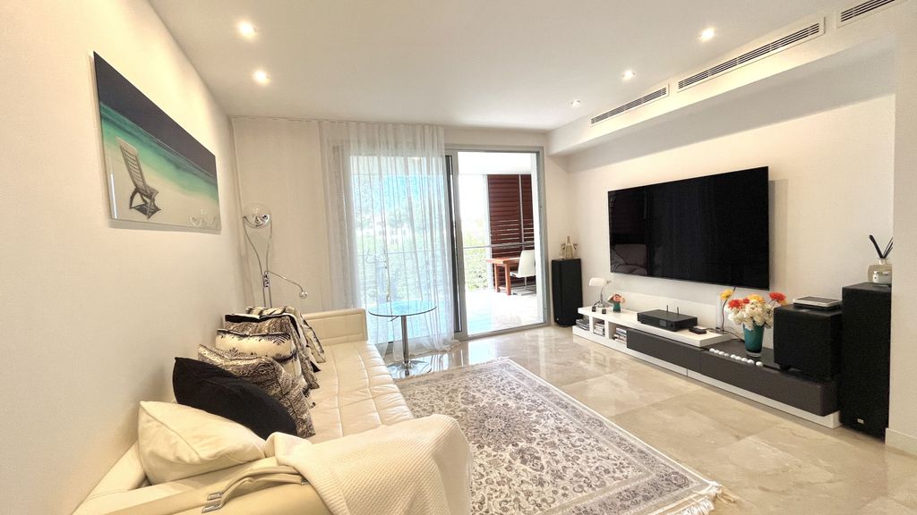 Property photo 3 of 31 78782 03.Jpg