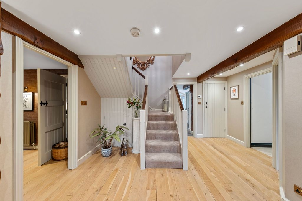 Property photo 2 of 39