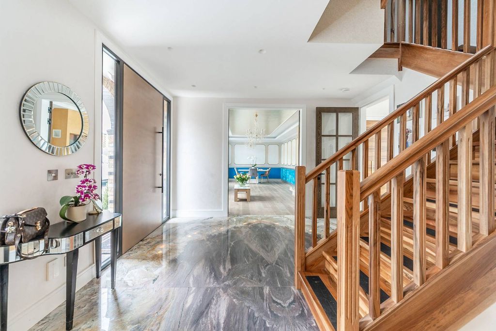 Property photo 2 of 22