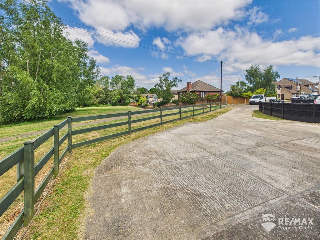 Property photo 3 of 41 Cam02842G0-Pr0213-Still007.Jpg