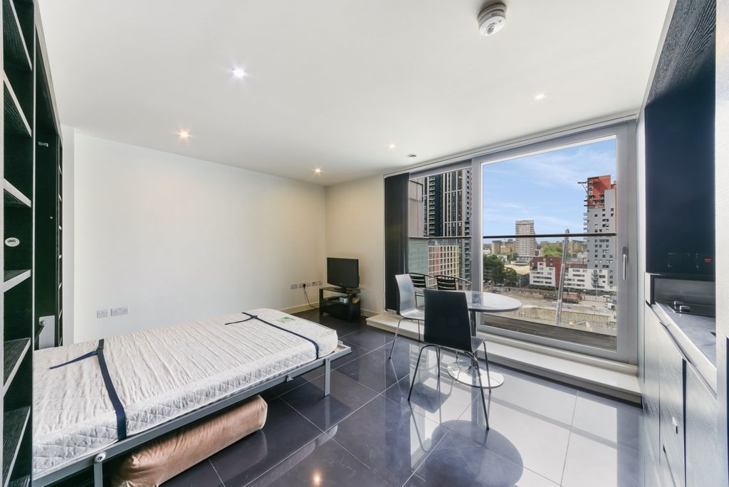 Property photo 1 of 10 Living