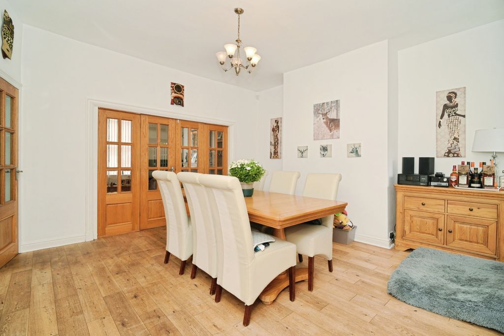 Property photo 2 of 15 Dining Room