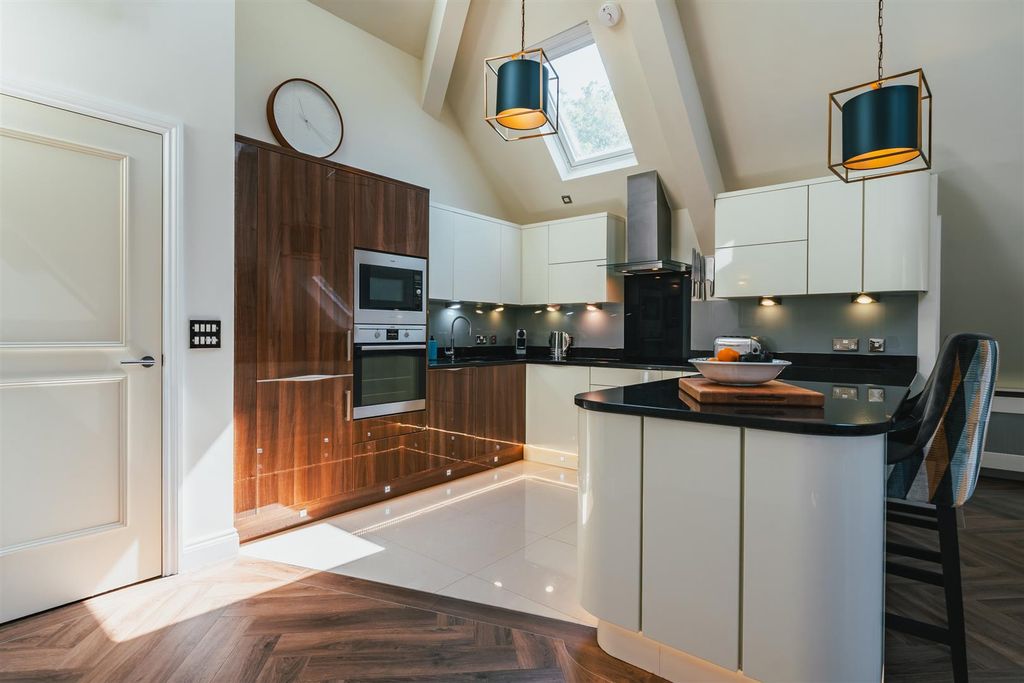 Property photo 2 of 39 Living Kitchen